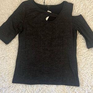 3/4 sleeves with cut-outs and sliver threading